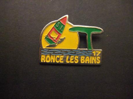 Ronce-les-Bains , badplaats in Frankrijk surfen bij ondergaande zon